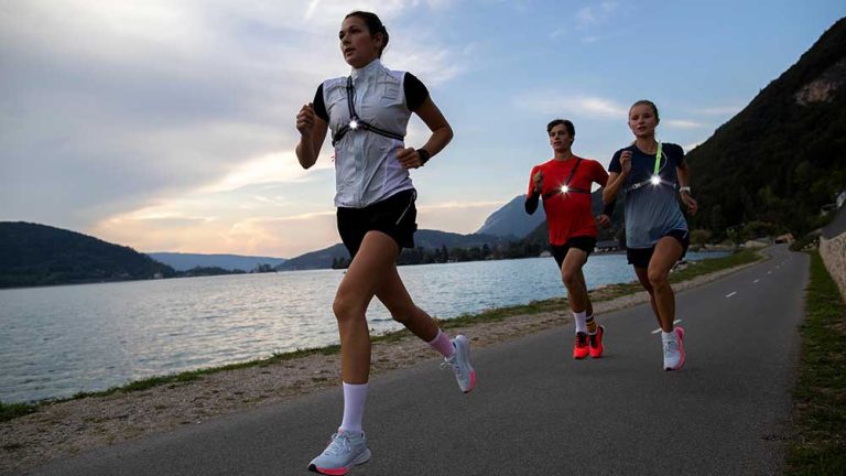 Notre Sélection des 3 Meilleures Lampes pour Courir de Nuit